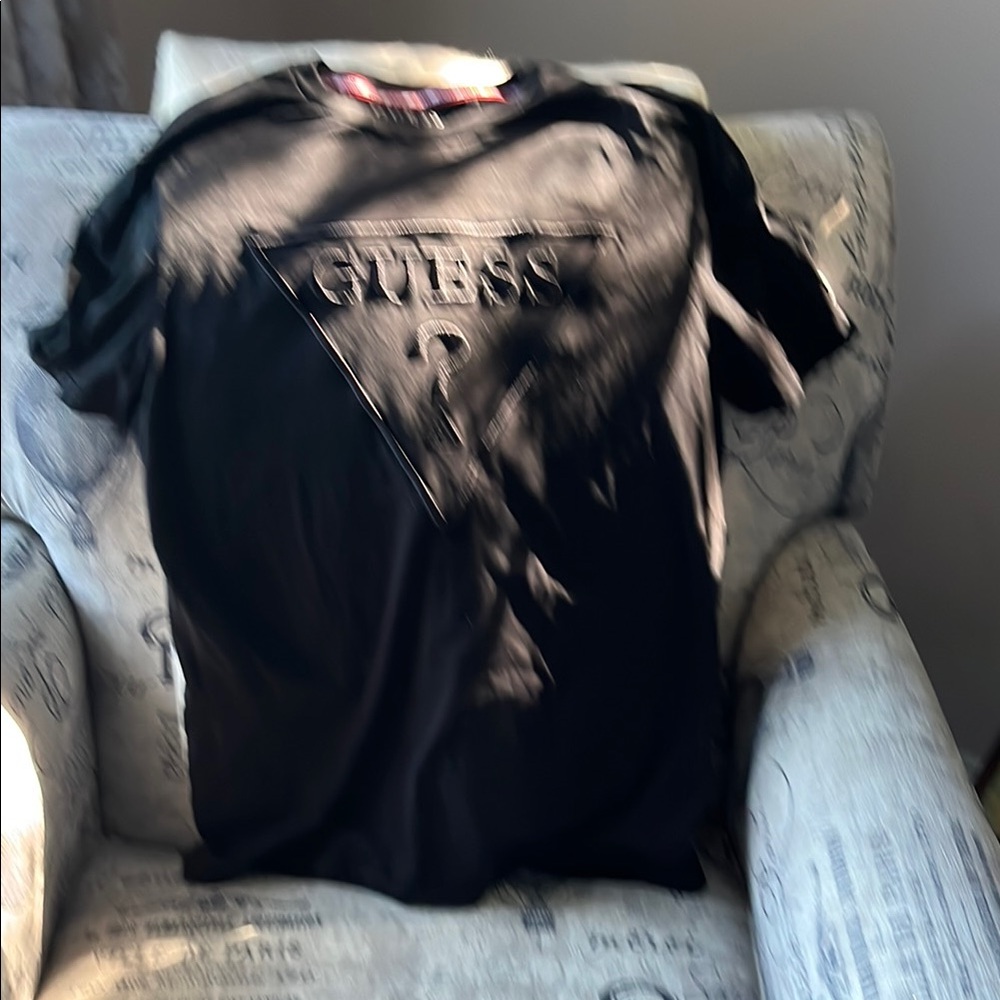 GUESS Men’s Black Logo Short-Sleeve Shirt